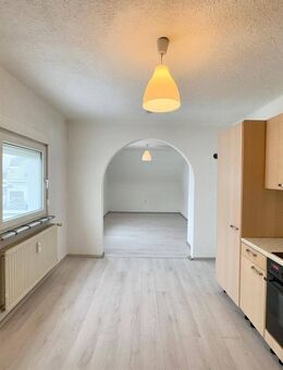 IK | Helle 3-Zimmer-Wohnung mit Balkon und Parkplatz - Ramstein-Miesenbach