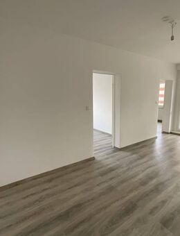 Großzügige geschnittene helle 3-Zimmer-Wohnung mit Balkon! - Emden