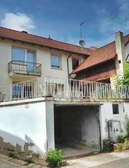 Kaufen, Einziehen und Wohlfühlen... geschmackvoll modernisiertes Haus mit Scheune, Garagen und Dachterrasse! - Oberaurach