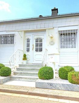 Elegantes Einfamilienhaus mit Wintergarten, Kachelofen & Wohlfühlambiente - Pirmasens