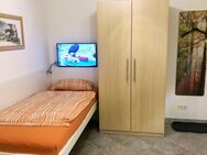 Gästezimmer mit eigener Küche, Internet, TV, gratis Leihfahrrad, GästeWC/Bad/WC-Mitbenützung, Waschmaschine, Trockner - Filderstadt