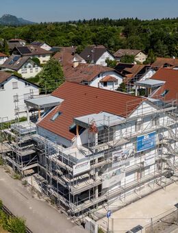 Stilvolle Neubau-Dachgeschosswohnung (KfW-55) mit Weitblick und Charakter - Singen (Hohentwiel)