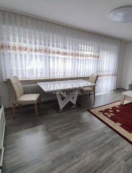 Freistehendes Zweifamilienhaus mit großem Garten, Terrasse und Balkon - Pleidelsheim
