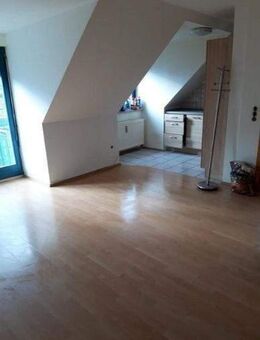 Gepflegte 2 ZKB- Wohnung mit Balkon zu vermieten - Nittendorf (Markt)
