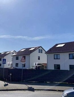 + Doppelhaushälfte mit schönem Gartengrundstück + Carport + - Steinhagen (Landkreis Vorpommern-Rügen)