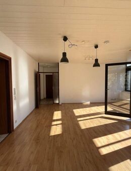 Mitten in Feuerbach: 2-ZW mit Aufzug und sonnigem Balkon - Stuttgart