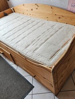 w17) gebrauchtes Seniorenbett mit elektr. verstellbarem Lattenrost ; massiv Kiefer - Burgdorf Zentrum