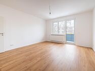 OWNR: Einziehen und Wohlfühlen - Renoviert und mit Küche! 2 Zi Whg mit Balkon & modernem Bad - Berlin