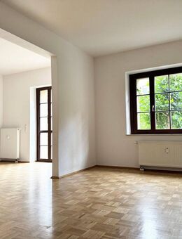 * Ideal für Familien: Großzügige 5-Raum-Wohnung mit Terrasse und Garten in Dresden zum MIETEN! * - Dresden