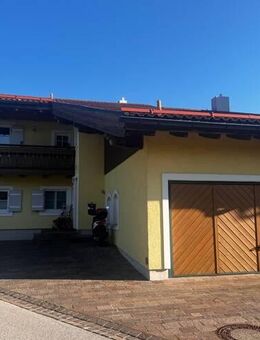Attraktives Ein-Zweifamilienhaus mit Einliegerappartement in ruhiger und sonniger Dorflage von Piding mit herrlichem Bergblick! - Piding