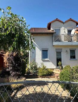 Top ausgestattete 5-Zimmer Doppelhaushälfte mit tollem Garten, Einbauküche, Carport und Stellplatz - Erfurt