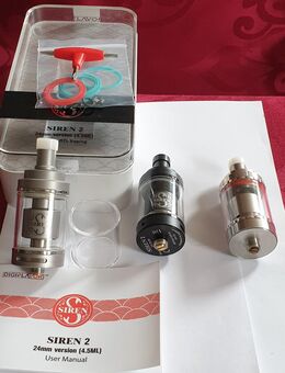 2 X Digiflavor Siren2 ( Silber+Schw.) 24MM + 1X CLONE in SS. 24MM. FP. 40€. Alle 3 in Top Zustand. RTA. SAMMLUNGSVERKLEINERUNG!! Selbstwickler, Tank, Verdampfer, RTA für Akkuträger, E Zigarette,Mod Box, Vape. - Bühl