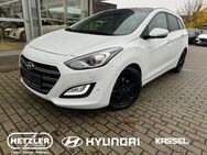 Hyundai i30 cw blue Premium 1.6 CRDi DPF El. Panodach Navi Leder Klimasitze Xenon Kurvenlicht - Fritzlar