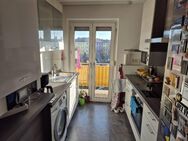 Nürnberg Rennweg: schöne 4-Zimmerwohnung mit Balkon, Einbauküche, Bad mit Fenster, 4.OG - fußläufig zum Stadtpark und zur U-Bahn Schoppershof - Nürnberg