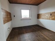 Große, sonnige 4 Zimmer-Wohnung mit überdachten Balkon und ca. 350 qm eigenem Garten! Sofort frei ! - Georgensgmünd
