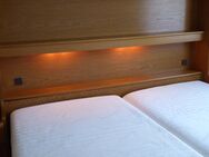 Schlafzimmer mit Überbauschränken, Matratzen und Sprungrahmen für kleine Zimmer, Sonderanfertigung - Köln
