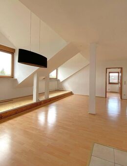 4-Zimmer-DG-Wohnung inkl. Gartenanteil und Garagenstellplatz - Hemhofen