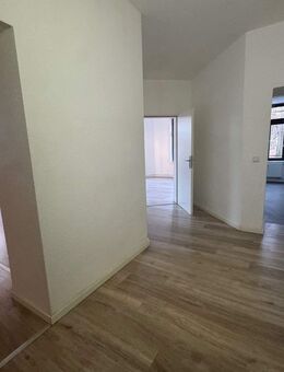 TOP Whg. mit modernen Laminat - große Küche u.v.m. - Chemnitz