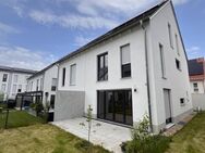 Neuwertige 6-Zi.-DHH mit Einbauküche,Fußbdhzg.PV,Wärmepumpe in Obertraubling - Obertraubling