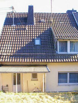 Zentral in Ruppichteroth: Wohnhaus mit 1 bis 2 Wohneinheiten, 2 Garagen und schönem Grundstück - Ruppichteroth