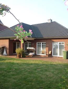 Bungalow mit 4 Zimmern, Einbauküche und Garten in ruhiger Siedlung - Hatten