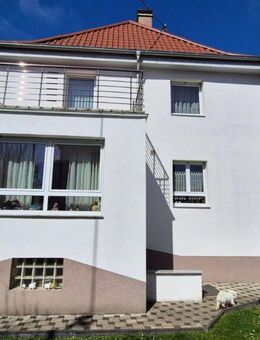 2 Häuser mit 2 Einbauküchen, Garagen und Garten in beliebter Wohnlage - Salach