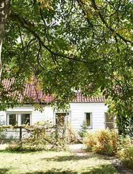 Zweifamilienhaus mit kleiner Einliegerwohnung auf uneinsehbarem Grundstück in zentraler Sackgasse in Syke - Syke