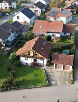 Freistehendes Einfamilienhaus in Plattling mit Doppelgarage und großem Garten - Plattling