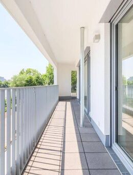 Lichtdurchflutete Eleganz: Großzügige 4-Zimmer-Wohnung mit Balkon und moderner Einbauküche - Frankfurt (Main)