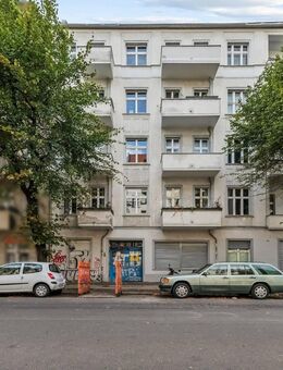 Attraktive Kapitalanlage - zwei Zimmer und zwei Balkone am Boxhagener Platz - Berlin