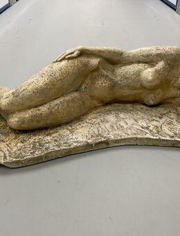 Figur „Die Liegende“, mind. 80 Jahre alt, 87 x 30 x 24 cm - Wuppertal