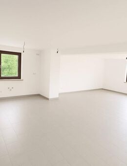 Großzügige, kernsanierte, moderne 3,5 Zi-Wohnung mit Wintergarten, Garten und Garage - Ergoldsbach