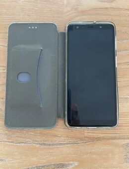 Ich biete ein gebrauchtes Samsung Galaxy A7 mit Umschlaghülle - Duisburg