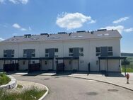 Neubau - Reihenmittelhaus in attraktivem Neubaugebiet - inkl. Solaranlage, Einbauküche, Carport uvm. - Hilzingen