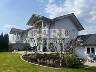 Moderne Doppelhaushälfte mit gepflegtem Garten - Neukirchen (Bayern)