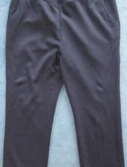 Gr. 46: Hose, grau "gardeur"; Hose, dkl.-blau + dkl.-braun "Hosen Kotter" - München