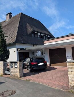 2 Fam.Haus ( 2x 4 ZW vermietet) mit kleinem Anbau ( 2x 1 ZW frei), Walmdach, Bj 76, Waldrandlage Laufamholz - Nürnberg