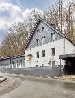 Charmantes Wohnhaus mit Appartement und sehr großer Garage - Attendorn (Hansestadt)