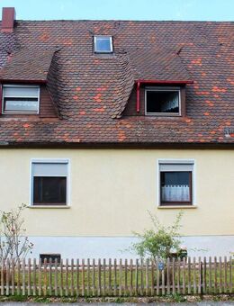 Reihenmittelhaus mit zwei Wohnungen und Garten in ruhigem Wohngebiet - Hersbruck