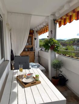 *JETZT EINZIEHEN - KEIN RENOVIEREN NÖTIG!* Großzügige 4-Zimmer-Wohnung inkl. Aufzug+EBK+Riesenbalkon - Müllheim