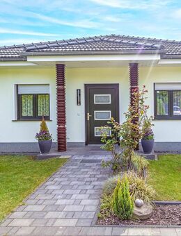 Neuwertiger EFH-Bungalow in Zehdenick: Bj.2018, 3 Zi.,Bad, Fußb.hzg, Kaminofen, Garage, 925 m² Grdst - Zehdenick