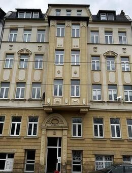 Geräumige, helle 2-Raum-Whg. im EG mit Balkon, Einbauküche und TV im Kochbereich, vermietet! - Plauen