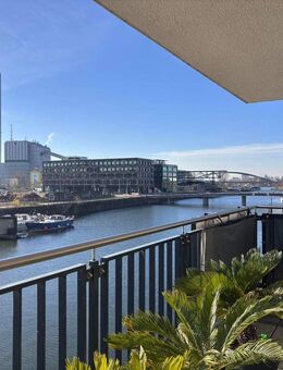 Mainblick inklusive: Lichtdurchflutetes 3,5-Zimmer-Apartment mit Sonnenbalkon - Offenbach (Main)