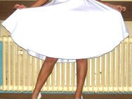 Schickes weißes Orsay Kleid, Midikleid, knielang, mit schwarzem Gürtel, Gr. 34 - Düsseldorf