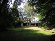 Außergewöhnlicher Bungalow mit Swimming Pool und großem Grundstück im Stadt-Zentrum Vlotho - Vlotho