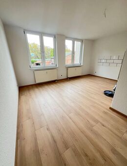 Erstbezug nach Renovierung! 4-RW mit Stellplatz zu vermieten! - Merseburg