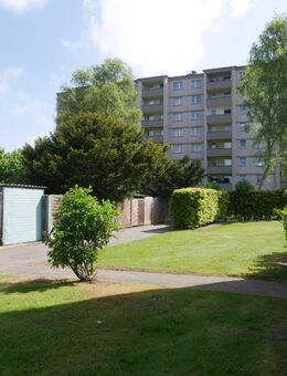 Etagenwohnung in Husum - mietfrei - 2 Zimmer mit Süd-Balkon zu verkaufen! - Husum (Schleswig-Holstein)