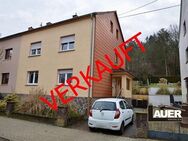 Schönes Zweifamilienhaus mit Garten und Garage. Waldrandlage Geislautern. - Völklingen