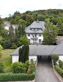 Villa mit Schwimmhalle in absolut ruhiger Lage - Usingen