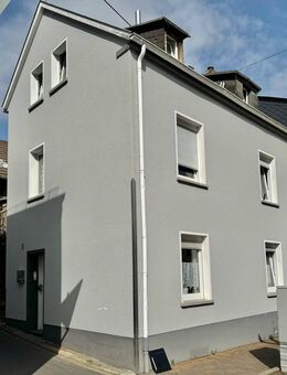 Bezahlbares Haus mit Carport, Nebengebäude - Nickenich